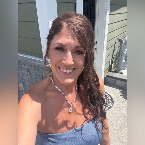 Meet your Posher, Tina - Picture 2 of 2